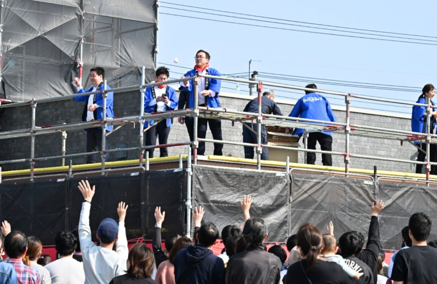 おおうち耳鼻咽喉科「もちまきイベント」大盛況！